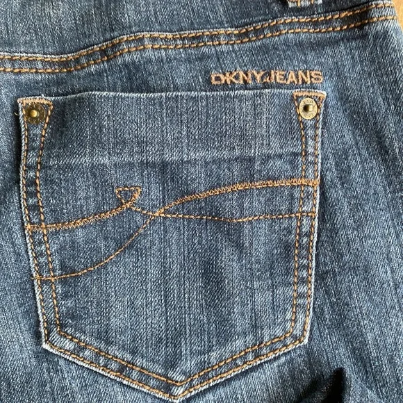 Women’s DKNY Wide Leg Cropped Jeans. Size 8. Like New. - Picture 8 of 10